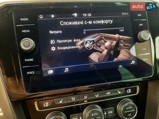 Белый Фольксваген Пассат, объемом двигателя 2 л и пробегом 199 тыс. км за 21999 $, фото 105 на Automoto.ua