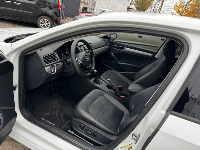 Білий Фольксваген Пассат, об'ємом двигуна 2 л та пробігом 70 тис. км за 11999 $, фото 6 на Automoto.ua