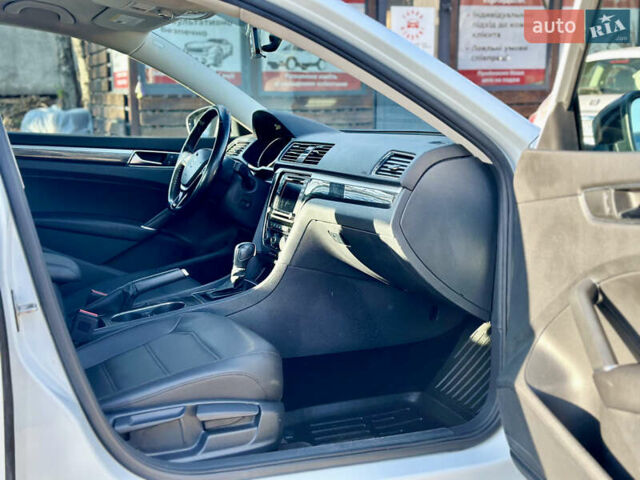 Білий Фольксваген Пассат, об'ємом двигуна 2 л та пробігом 176 тис. км за 12500 $, фото 17 на Automoto.ua