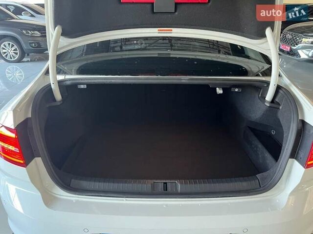 Белый Фольксваген Пассат, объемом двигателя 2 л и пробегом 134 тыс. км за 25500 $, фото 8 на Automoto.ua