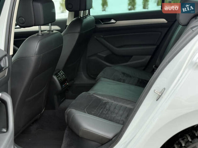 Белый Фольксваген Пассат, объемом двигателя 2 л и пробегом 198 тыс. км за 18950 $, фото 68 на Automoto.ua