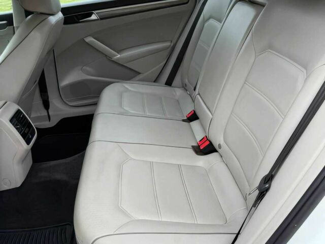 Фольксваген Пассат 2018 в Львове на Automoto.ua Белый Фольксваген Пассат, объемом двигателя 2 л и пробегом 48 тыс. км за 11300 $, фото 11 на Automoto.ua