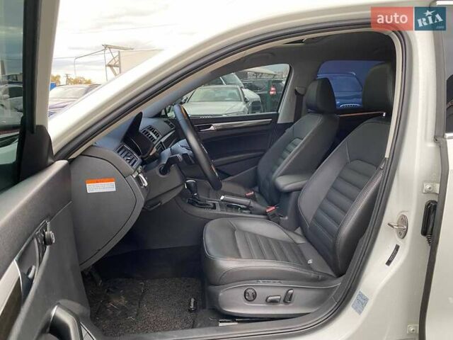 Білий Фольксваген Пассат, об'ємом двигуна 2 л та пробігом 73 тис. км за 17900 $, фото 18 на Automoto.ua