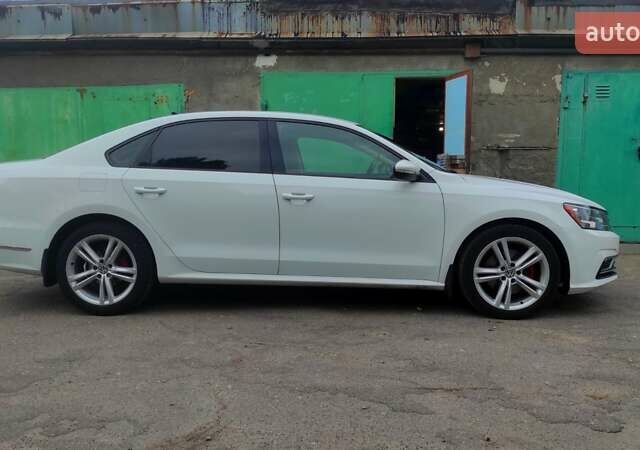 Белый Фольксваген Пассат, объемом двигателя 2 л и пробегом 157 тыс. км за 12200 $, фото 3 на Automoto.ua