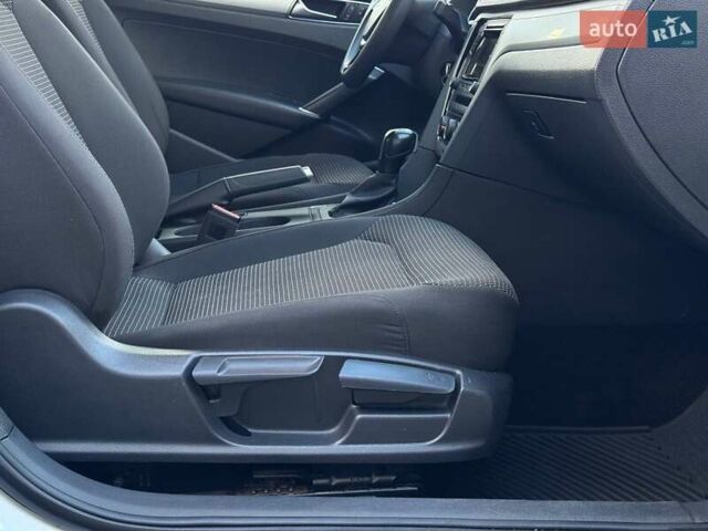 Белый Фольксваген Пассат, объемом двигателя 2 л и пробегом 90 тыс. км за 12800 $, фото 72 на Automoto.ua