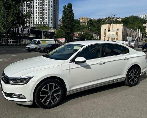 Белый Фольксваген Пассат, объемом двигателя 1.8 л и пробегом 99 тыс. км за 20500 $, фото 1 на Automoto.ua