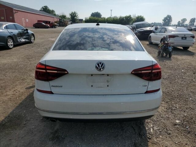 Белый Фольксваген Пассат, объемом двигателя 2 л и пробегом 175 тыс. км за 7200 $, фото 2 на Automoto.ua