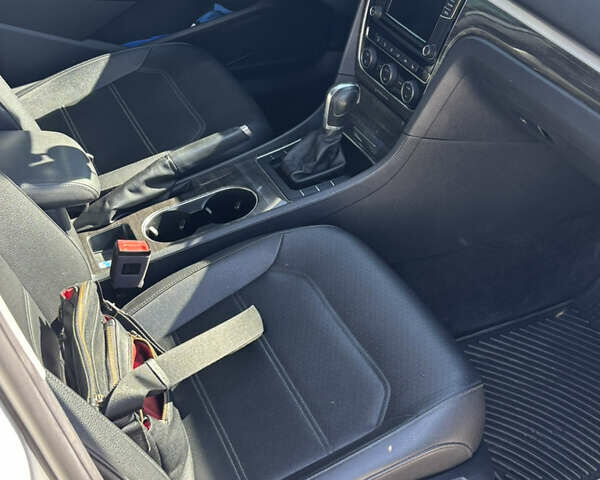 Белый Фольксваген Пассат, объемом двигателя 1.98 л и пробегом 187 тыс. км за 14750 $, фото 26 на Automoto.ua