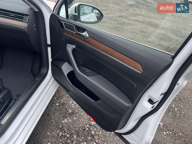 Белый Фольксваген Пассат, объемом двигателя 2 л и пробегом 120 тыс. км за 22000 $, фото 27 на Automoto.ua