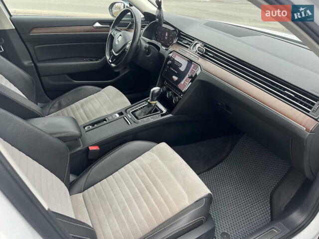 Белый Фольксваген Пассат, объемом двигателя 2 л и пробегом 120 тыс. км за 22000 $, фото 26 на Automoto.ua