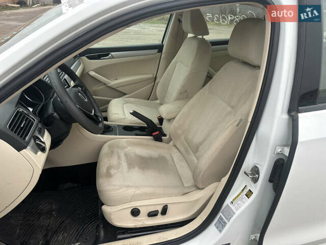 Білий Фольксваген Пассат, об'ємом двигуна 2 л та пробігом 147 тис. км за 8600 $, фото 17 на Automoto.ua