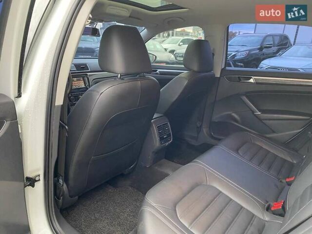 Білий Фольксваген Пассат, об'ємом двигуна 2 л та пробігом 73 тис. км за 17900 $, фото 23 на Automoto.ua