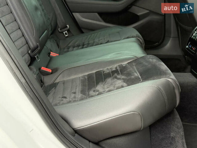 Белый Фольксваген Пассат, объемом двигателя 2 л и пробегом 198 тыс. км за 18950 $, фото 73 на Automoto.ua