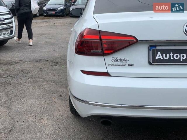 Білий Фольксваген Пассат, об'ємом двигуна 2 л та пробігом 152 тис. км за 16690 $, фото 12 на Automoto.ua