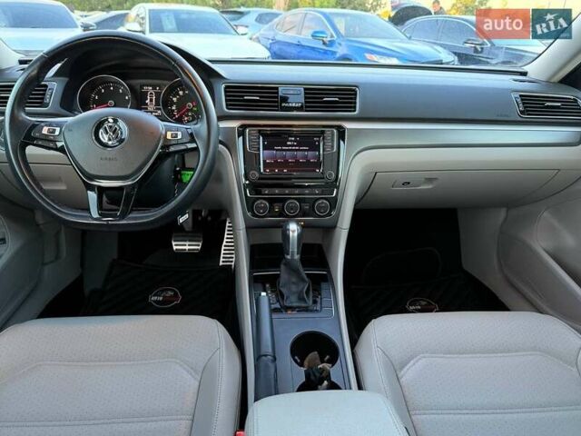 Білий Фольксваген Пассат, об'ємом двигуна 2 л та пробігом 145 тис. км за 18500 $, фото 24 на Automoto.ua