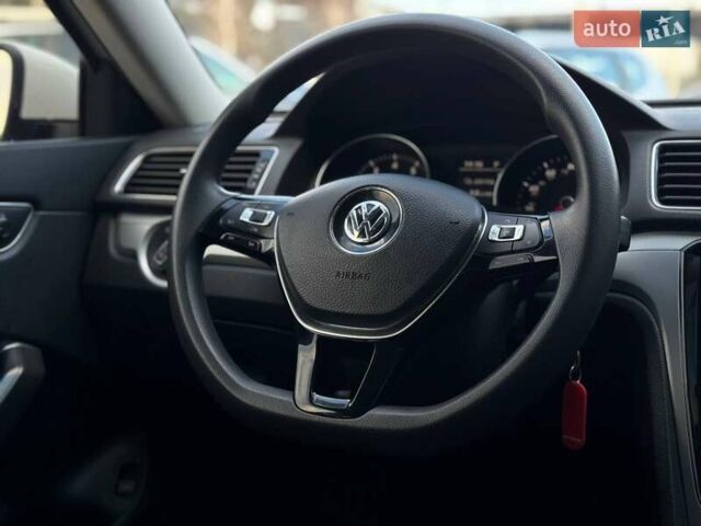 Белый Фольксваген Пассат, объемом двигателя 2 л и пробегом 90 тыс. км за 12800 $, фото 58 на Automoto.ua