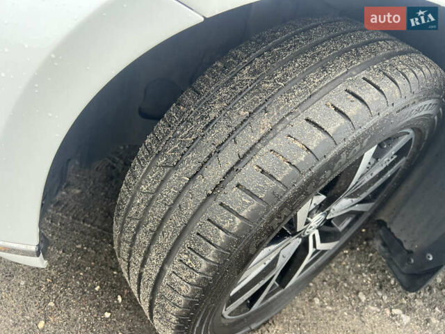 Белый Фольксваген Пассат, объемом двигателя 2 л и пробегом 120 тыс. км за 22000 $, фото 11 на Automoto.ua