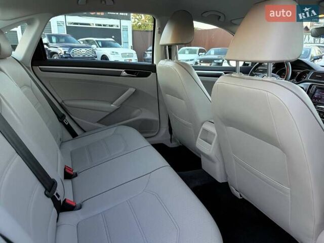 Білий Фольксваген Пассат, об'ємом двигуна 2 л та пробігом 145 тис. км за 18500 $, фото 18 на Automoto.ua