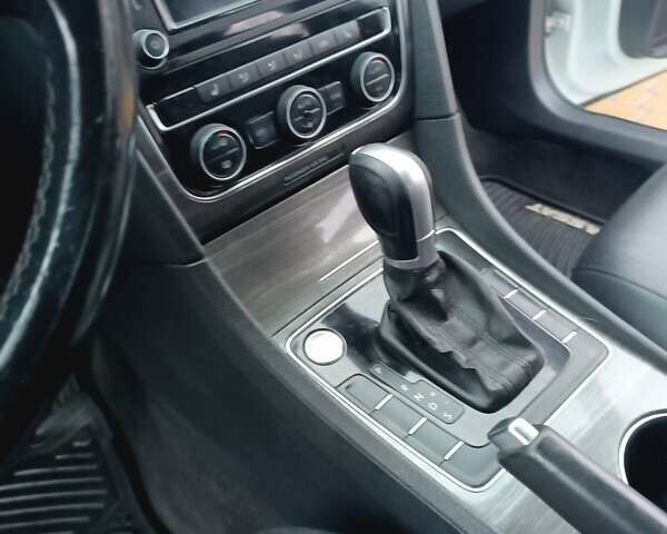 Белый Фольксваген Пассат, объемом двигателя 2 л и пробегом 167 тыс. км за 11700 $, фото 18 на Automoto.ua