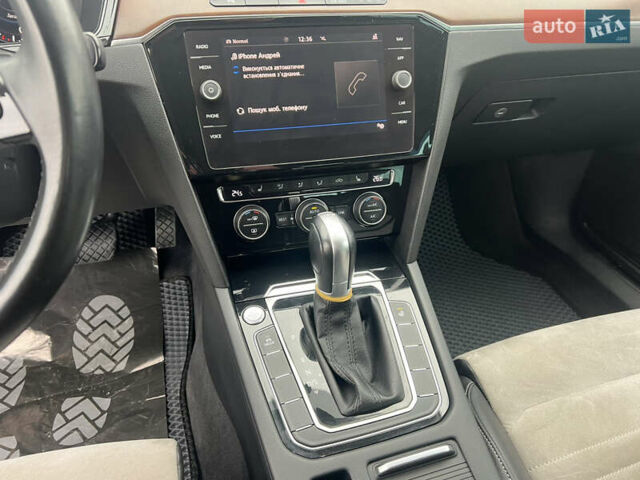 Белый Фольксваген Пассат, объемом двигателя 2 л и пробегом 120 тыс. км за 22000 $, фото 33 на Automoto.ua