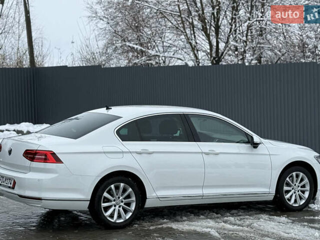 Белый Фольксваген Пассат, объемом двигателя 2 л и пробегом 198 тыс. км за 18950 $, фото 53 на Automoto.ua