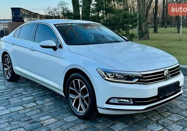 Білий Фольксваген Пассат, об'ємом двигуна 1.8 л та пробігом 170 тис. км за 17500 $, фото 26 на Automoto.ua