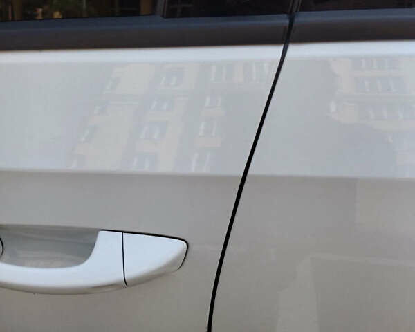 Білий Фольксваген Пассат, об'ємом двигуна 2 л та пробігом 120 тис. км за 16000 $, фото 5 на Automoto.ua