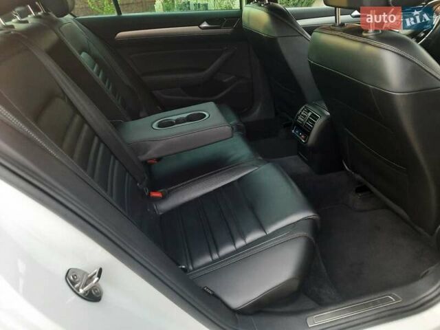 Белый Фольксваген Пассат, объемом двигателя 2 л и пробегом 199 тыс. км за 21999 $, фото 62 на Automoto.ua