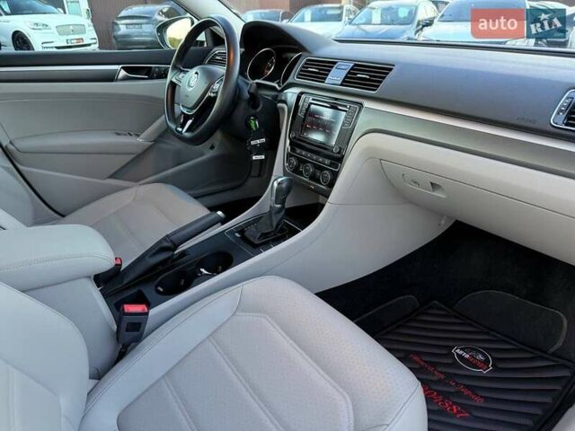 Білий Фольксваген Пассат, об'ємом двигуна 2 л та пробігом 145 тис. км за 18500 $, фото 19 на Automoto.ua