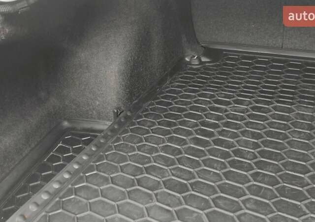 Белый Фольксваген Пассат, объемом двигателя 2 л и пробегом 157 тыс. км за 12200 $, фото 10 на Automoto.ua