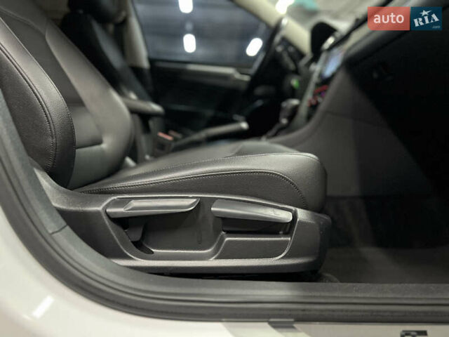 Білий Фольксваген Пассат, об'ємом двигуна 1.98 л та пробігом 143 тис. км за 13800 $, фото 39 на Automoto.ua