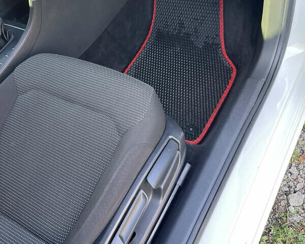 Белый Фольксваген Пассат, объемом двигателя 2 л и пробегом 132 тыс. км за 13200 $, фото 25 на Automoto.ua