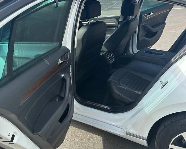 Белый Фольксваген Пассат, объемом двигателя 1.8 л и пробегом 99 тыс. км за 20500 $, фото 2 на Automoto.ua