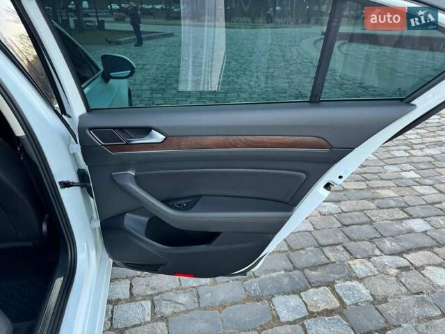 Білий Фольксваген Пассат, об'ємом двигуна 1.8 л та пробігом 170 тис. км за 17500 $, фото 15 на Automoto.ua