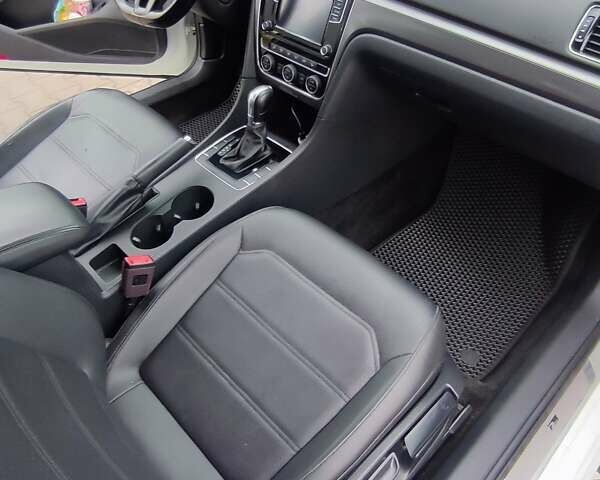 Білий Фольксваген Пассат, об'ємом двигуна 2 л та пробігом 195 тис. км за 14200 $, фото 1 на Automoto.ua