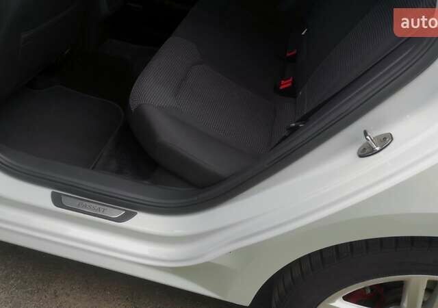 Белый Фольксваген Пассат, объемом двигателя 2 л и пробегом 157 тыс. км за 12200 $, фото 7 на Automoto.ua