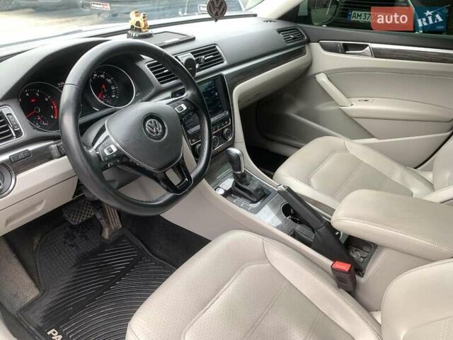 Білий Фольксваген Пассат, об'ємом двигуна 2 л та пробігом 152 тис. км за 16690 $, фото 25 на Automoto.ua