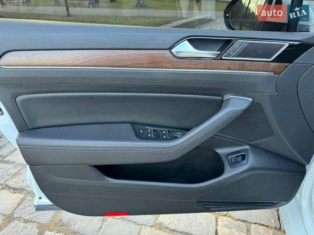Білий Фольксваген Пассат, об'ємом двигуна 1.8 л та пробігом 170 тис. км за 17500 $, фото 19 на Automoto.ua