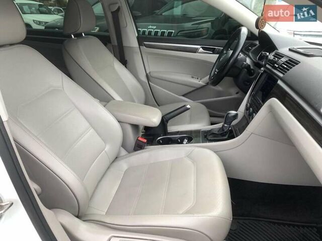 Білий Фольксваген Пассат, об'ємом двигуна 2 л та пробігом 152 тис. км за 16690 $, фото 30 на Automoto.ua