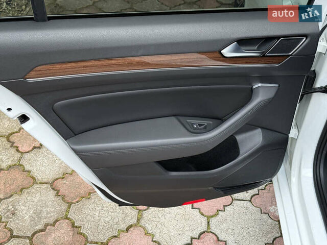 Белый Фольксваген Пассат, объемом двигателя 1.97 л и пробегом 98 тыс. км за 21500 $, фото 25 на Automoto.ua