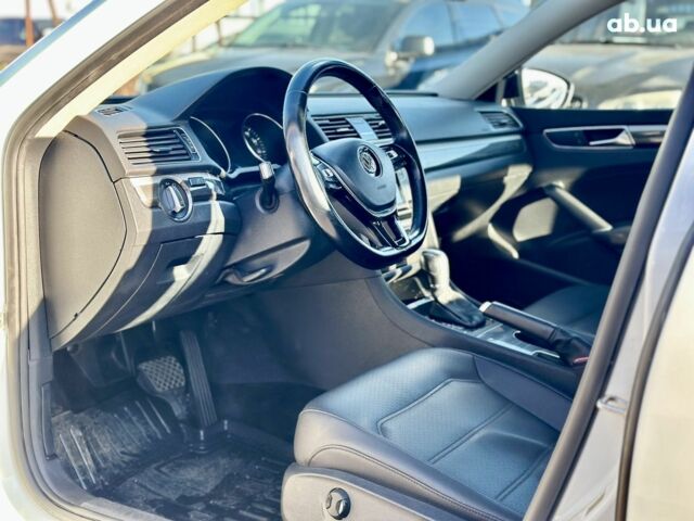 Белый Фольксваген Пассат, объемом двигателя 2 л и пробегом 176 тыс. км за 12500 $, фото 10 на Automoto.ua