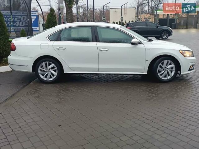 Белый Фольксваген Пассат, объемом двигателя 2 л и пробегом 167 тыс. км за 11700 $, фото 5 на Automoto.ua
