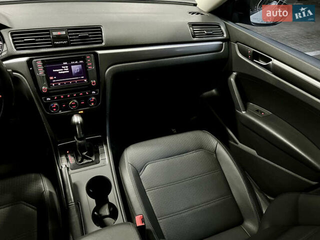 Білий Фольксваген Пассат, об'ємом двигуна 1.98 л та пробігом 143 тис. км за 13800 $, фото 31 на Automoto.ua