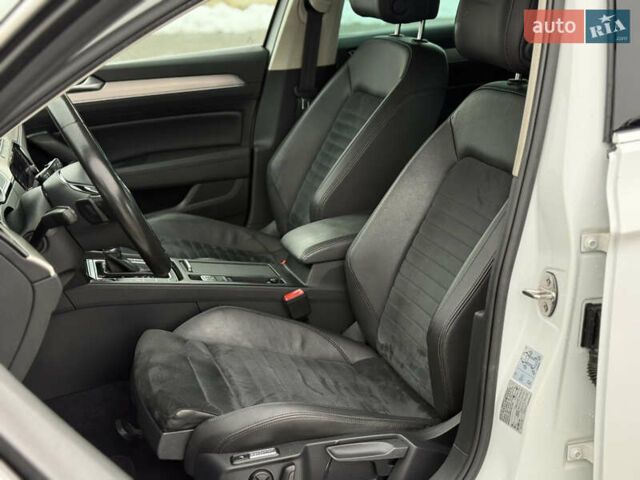 Белый Фольксваген Пассат, объемом двигателя 2 л и пробегом 198 тыс. км за 18950 $, фото 59 на Automoto.ua