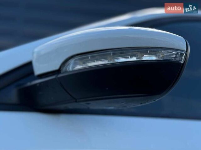 Белый Фольксваген Пассат, объемом двигателя 2 л и пробегом 90 тыс. км за 12800 $, фото 6 на Automoto.ua
