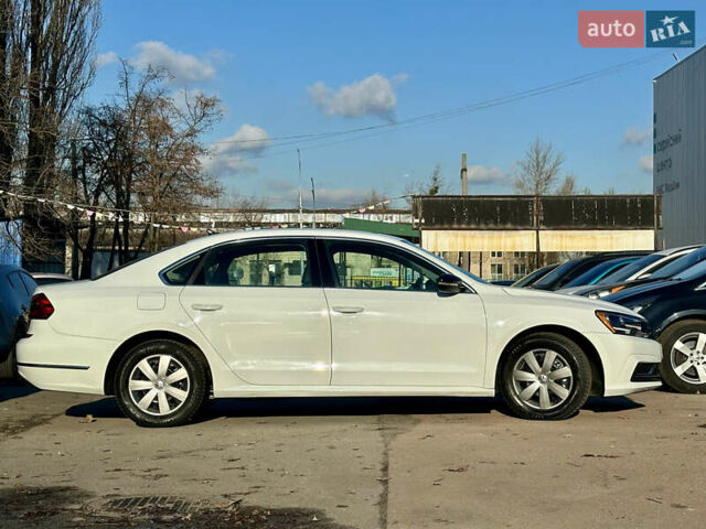 Білий Фольксваген Пассат, об'ємом двигуна 2 л та пробігом 176 тис. км за 12500 $, фото 5 на Automoto.ua