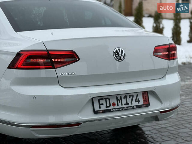 Белый Фольксваген Пассат, объемом двигателя 2 л и пробегом 198 тыс. км за 18950 $, фото 48 на Automoto.ua