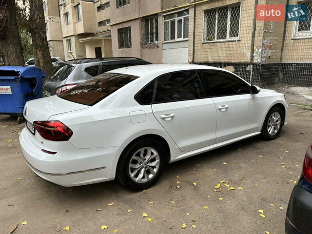 Фольксваген Пассат 2018 в Одессе на Automoto.ua Белый Фольксваген Пассат, объемом двигателя 1.98 л и пробегом 162 тыс. км за 15500 $, фото 13 на Automoto.ua