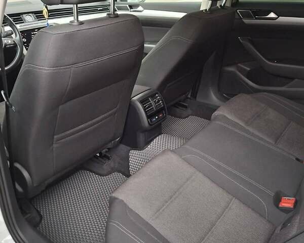 Белый Фольксваген Пассат, объемом двигателя 1.8 л и пробегом 82 тыс. км за 21700 $, фото 3 на Automoto.ua