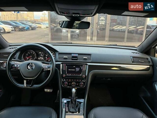 Білий Фольксваген Пассат, об'ємом двигуна 3.6 л та пробігом 72 тис. км за 17490 $, фото 12 на Automoto.ua